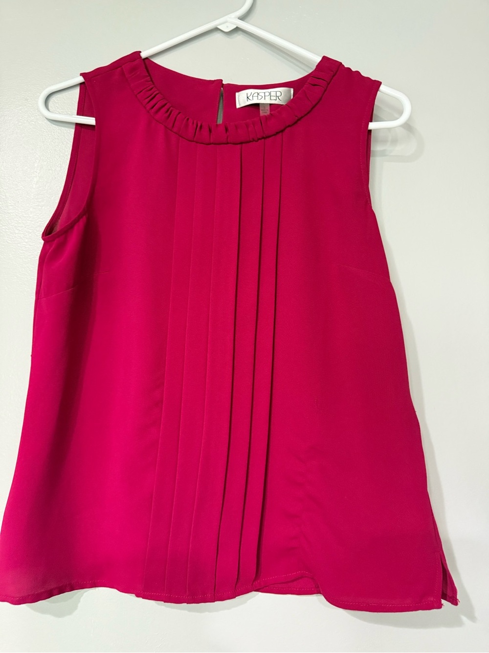 Kasper Sleeveless Pleated Shell Top - cranberry